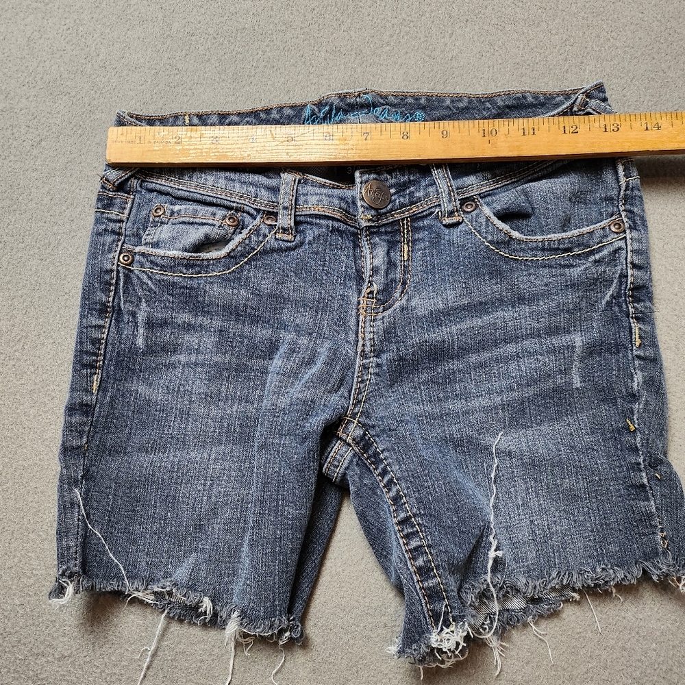 Ariya Blue Jean Shorts with Flap Pockets - Picture 9 of 9